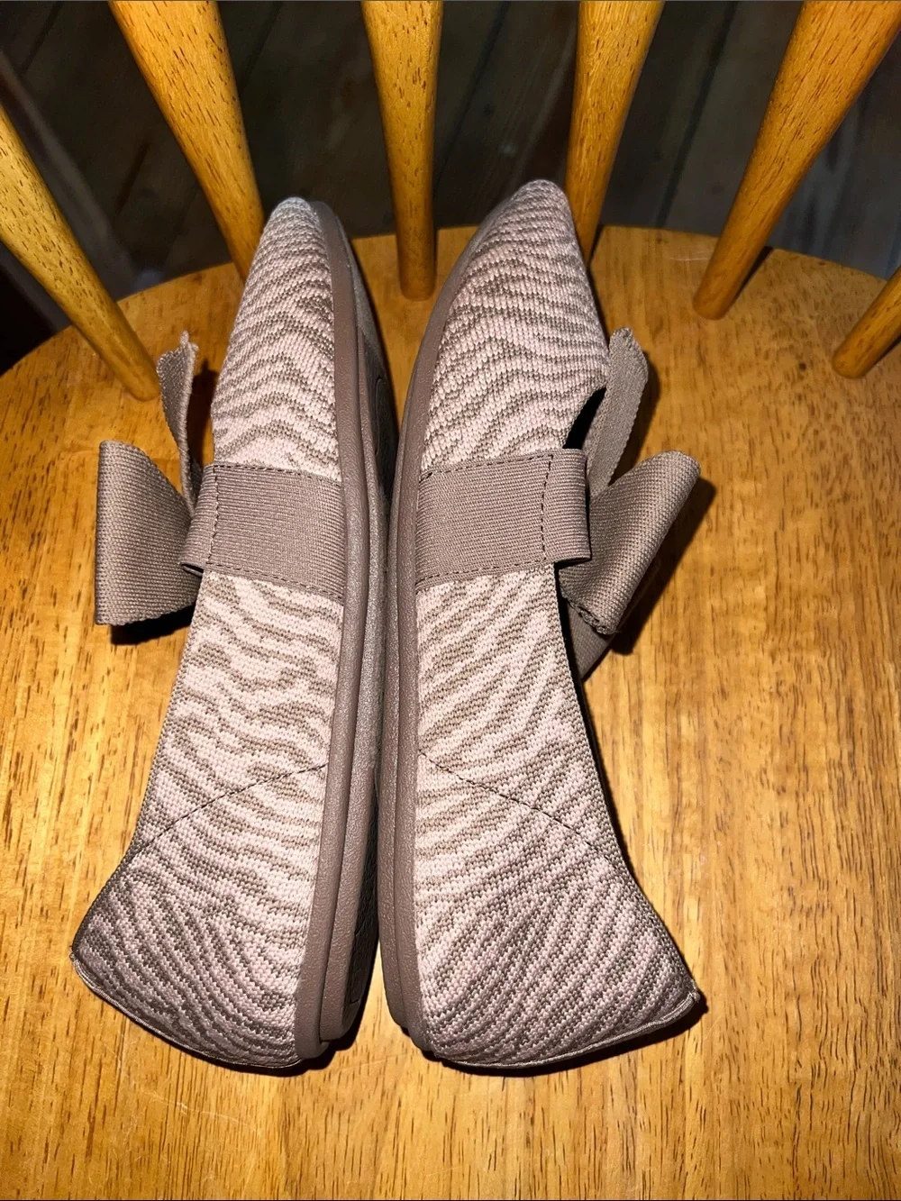 Skechers Taupe Pointed-Toe Bow Flats Cleo Size 5.5